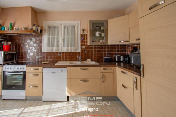 Maison
                                                                                                                                                                                                                                                                                                                        6 pièce(s)                                                                                                                                                                                                          4 chambre(s)                                                                                                                                                                                                          160  m²