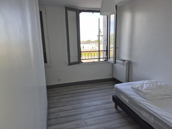 Colocation en appartement triplex T5 à louer – Terrasse et vue sur la Vienne