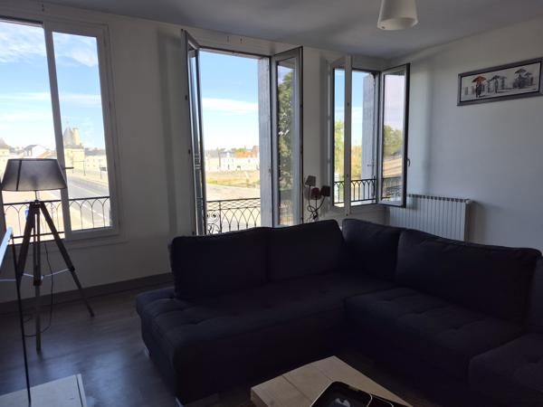 Colocation en appartement triplex T5 à louer – Terrasse et vue sur la Vienne