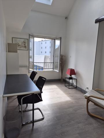 Colocation en appartement triplex T5 à louer – Terrasse et vue sur la Vienne