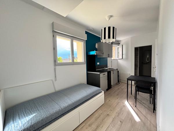 Studio meublé avec terrasse !