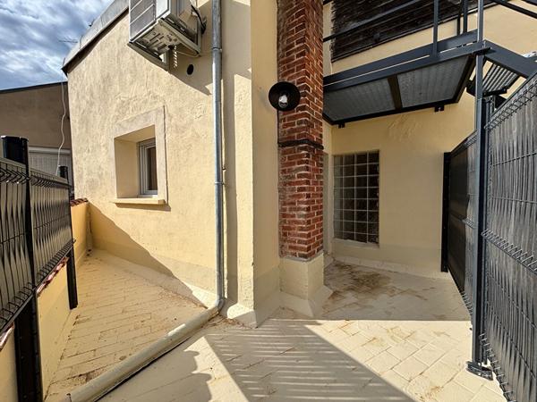 Studio meublé avec terrasse !