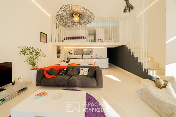 L’esprit californien d’un duplex contemporain avec vue mer en centre ville