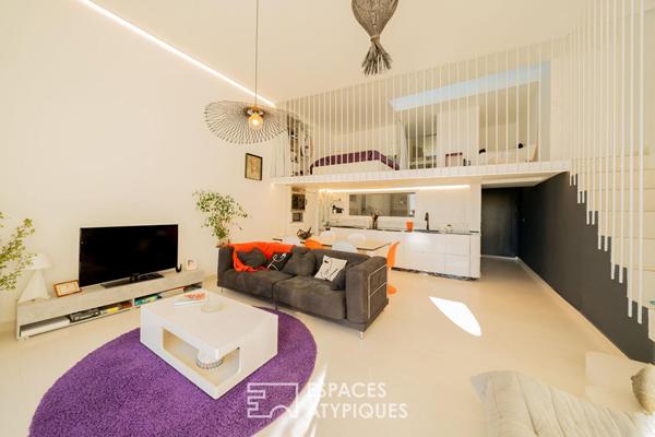 L’esprit californien d’un duplex contemporain avec vue mer en centre ville