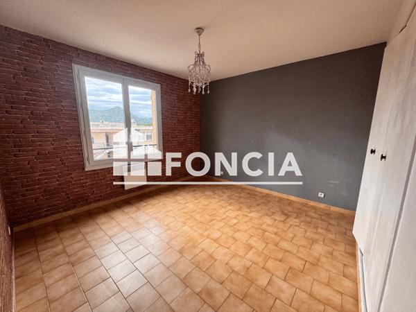 Location Appartement 3 pièces 65.2 m² - RUE LOUIS MERIC La Crau 83260