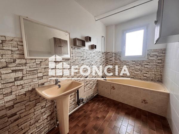 Location Appartement 3 pièces 65.2 m² - RUE LOUIS MERIC La Crau 83260