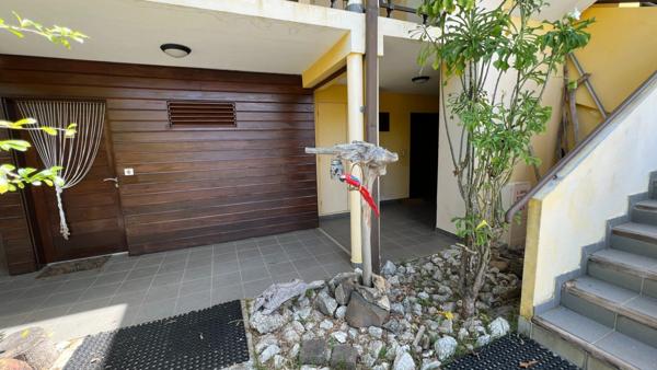 Splendide appartement T2 vue mer et massif du Rorota à Rémire Montjoly vendu entièrement meublé et décoré