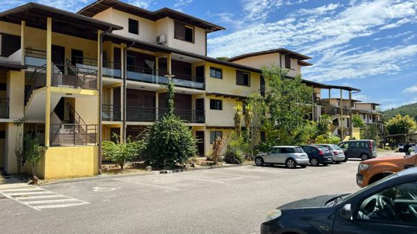 Splendide appartement T2 vue mer et massif du Rorota à Rémire Montjoly vendu entièrement meublé et décoré