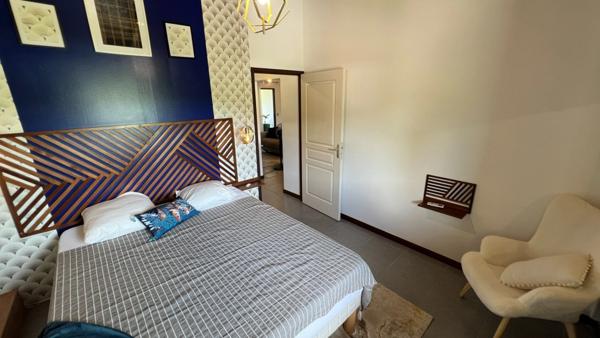 Splendide appartement T2 vue mer et massif du Rorota à Rémire Montjoly vendu entièrement meublé et décoré