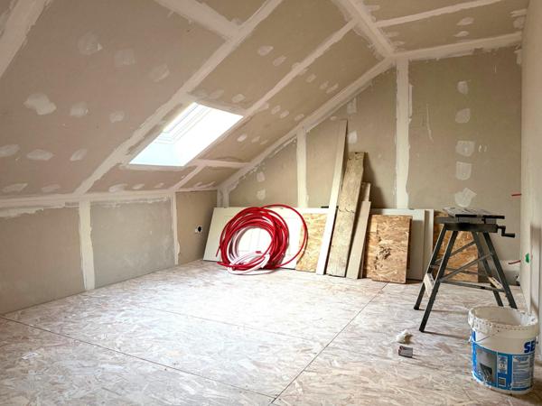 Maison de 200 m² environ avec hangar et terrain de 11 260 m².