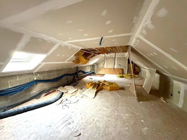 Maison de 200 m² environ avec hangar et terrain de 11 260 m².