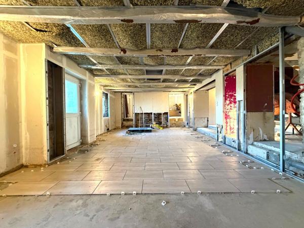 Maison de 200 m² environ avec hangar et terrain de 11 260 m².