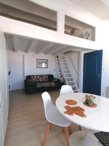 Location APPARTEMENT lumineux 30.96 m² avec chambre mezzanine fermée St Martin de Ré - 17410 / Réf. : 0003