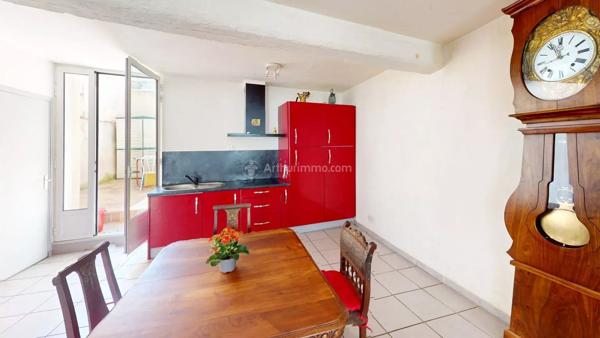Vente                                                      Maison
                        
                     3 pièces                      97 m2                     à Sainte-Colombe