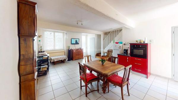 Vente                                                      Maison
                        
                     3 pièces                      97 m2                     à Sainte-Colombe