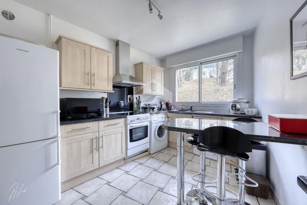 Exclusivité ERA - Appartement traversant lumineux avec balcon, box et cave à deux pas du centre et de Brancas