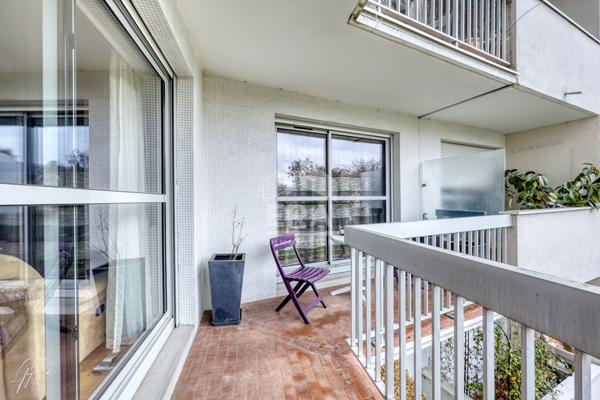 Exclusivité ERA - Appartement traversant lumineux avec balcon, box et cave à deux pas du centre et de Brancas