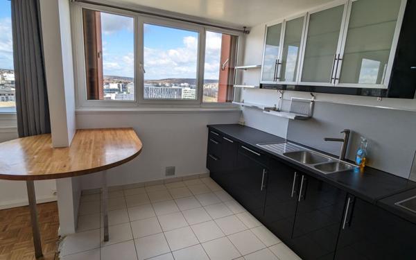 Appartement à louer    1 pièce •  Massy