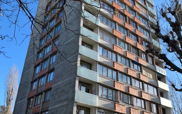 Appartement à louer    1 pièce •  Massy