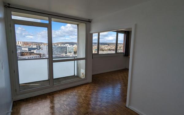 Appartement à louer    1 pièce •  Massy