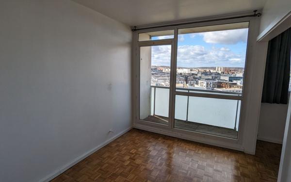 Appartement à louer    1 pièce •  Massy