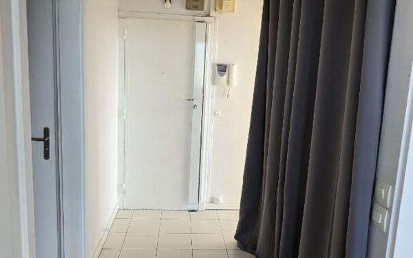 Appartement à louer    1 pièce •  Massy