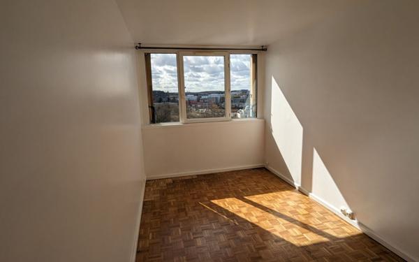 Appartement à louer    1 pièce •  Massy