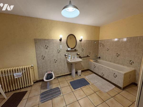 SAINT HILAIRE LA PALUD, maison ancienne de 124 m². 