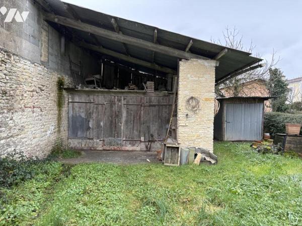 SAINT HILAIRE LA PALUD, maison ancienne de 124 m². 