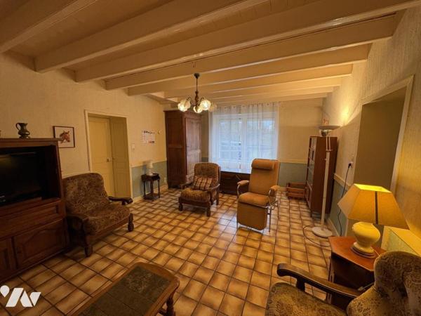 SAINT HILAIRE LA PALUD, maison ancienne de 124 m². 