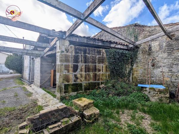 MAISON FAMILIALE À 20 MIN AU NORD-EST DE COGNAC Cette ...