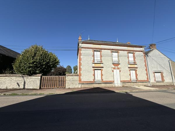 Angerville (91670) Maison de village aux grands volumes avec dépendances aménageables à 15 minutes d’Angerville