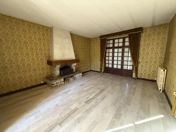 Angerville (91670) Maison de village aux grands volumes avec dépendances aménageables à 15 minutes d’Angerville