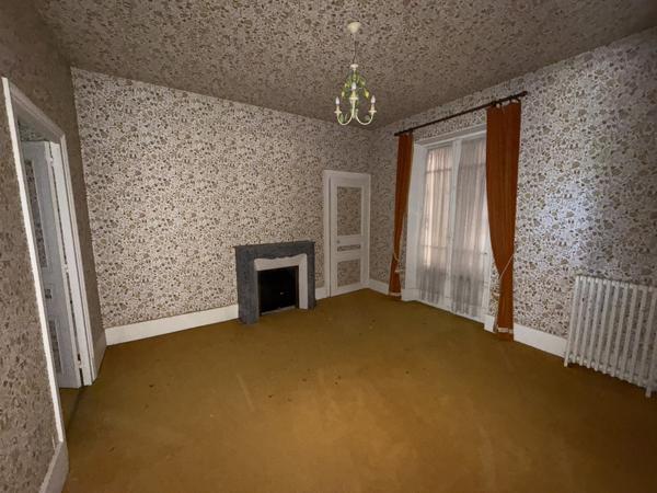 Angerville (91670) Maison de village aux grands volumes avec dépendances aménageables à 15 minutes d’Angerville