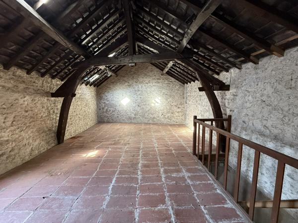 Angerville (91670) Maison de village aux grands volumes avec dépendances aménageables à 15 minutes d’Angerville