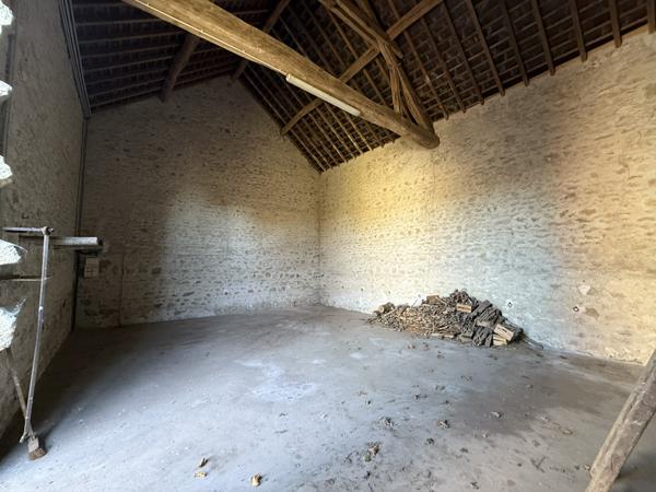 Angerville (91670) Maison de village aux grands volumes avec dépendances aménageables à 15 minutes d’Angerville