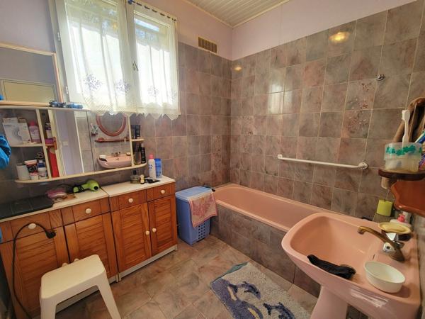 Maison de campagne sur 4 800 m² de terrain – Vue dégagée, au calme 270 000 €