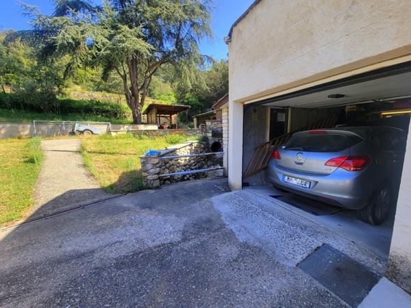 Maison de campagne sur 4 800 m² de terrain – Vue dégagée, au calme 270 000 €