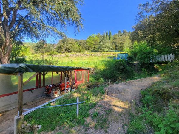Maison de campagne sur 4 800 m² de terrain – Vue dégagée, au calme 270 000 €