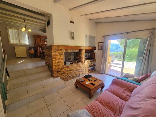 Maison de campagne sur 4 800 m² de terrain – Vue dégagée, au calme 270 000 €