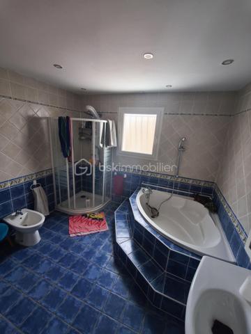 Maison traditionnelle de 200,99 m²