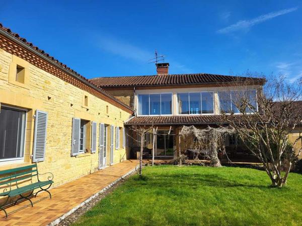 Maison ancienne - Belves Magnifique demeure de 5 chambres avec locaux professionnels, piscine et vue - Périgord Noir