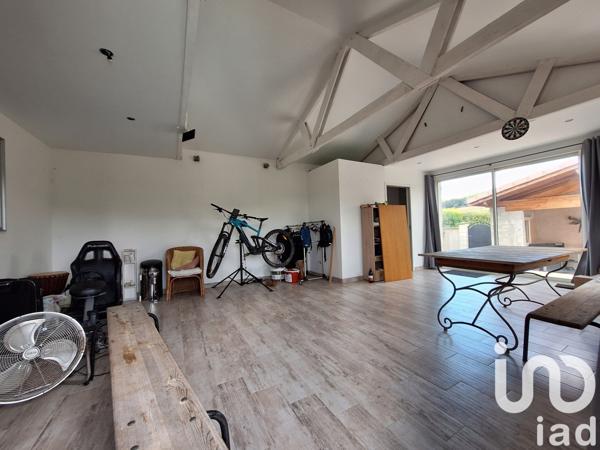 Maison traditionnelle 5 pièces de 131 m² à Aouste-sur-Sye (26400)