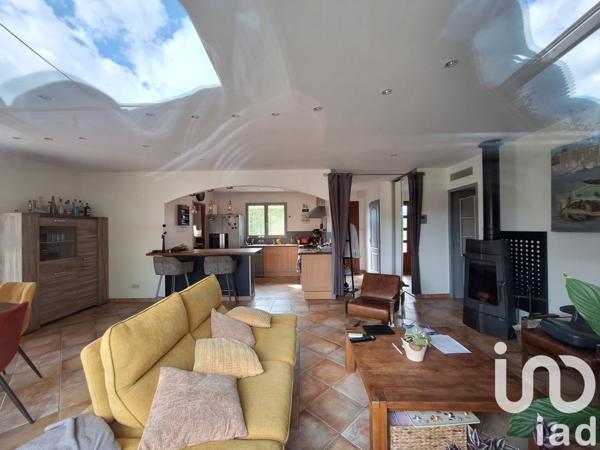 Maison traditionnelle 5 pièces de 131 m² à Aouste-sur-Sye (26400)