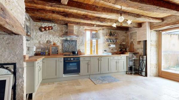Maison ancienne - Saint-cyprien EXCLUSIVITE LABEL PIERRES. L'Élégance Discrète d'une Maison de Village, avec tous commerces