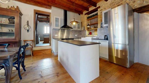 Maison ancienne - Saint-cyprien EXCLUSIVITE LABEL PIERRES. L'Élégance Discrète d'une Maison de Village, avec tous commerces