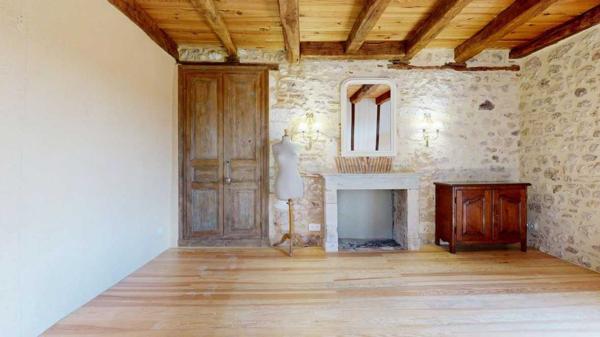 Maison ancienne - Saint-cyprien EXCLUSIVITE LABEL PIERRES. L'Élégance Discrète d'une Maison de Village, avec tous commerces