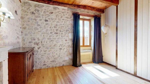 Maison ancienne - Saint-cyprien EXCLUSIVITE LABEL PIERRES. L'Élégance Discrète d'une Maison de Village, avec tous commerces