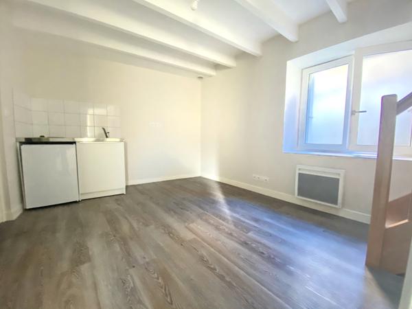 Appartement
                                                                                                                                                                                                                                                                                                                        2 pièce(s)                                                                                                                                                                                                          1 chambre(s)                                                                                                                                                                                                          23.25  m²
