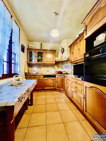 Maison
                                                                                                                                                                                                                                                                                                                        7 pièce(s)                                                                                                                                                                                                          5 chambre(s)                                                                                                                                                                                                          163  m²